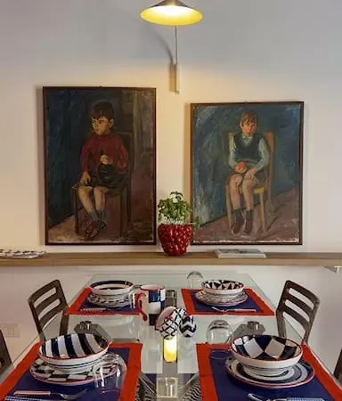 Mimi Gallery House *