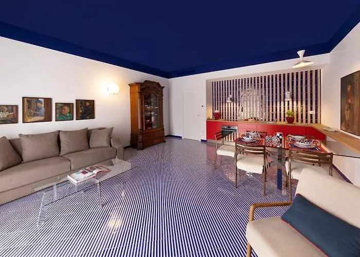 Mimi Gallery House דירה